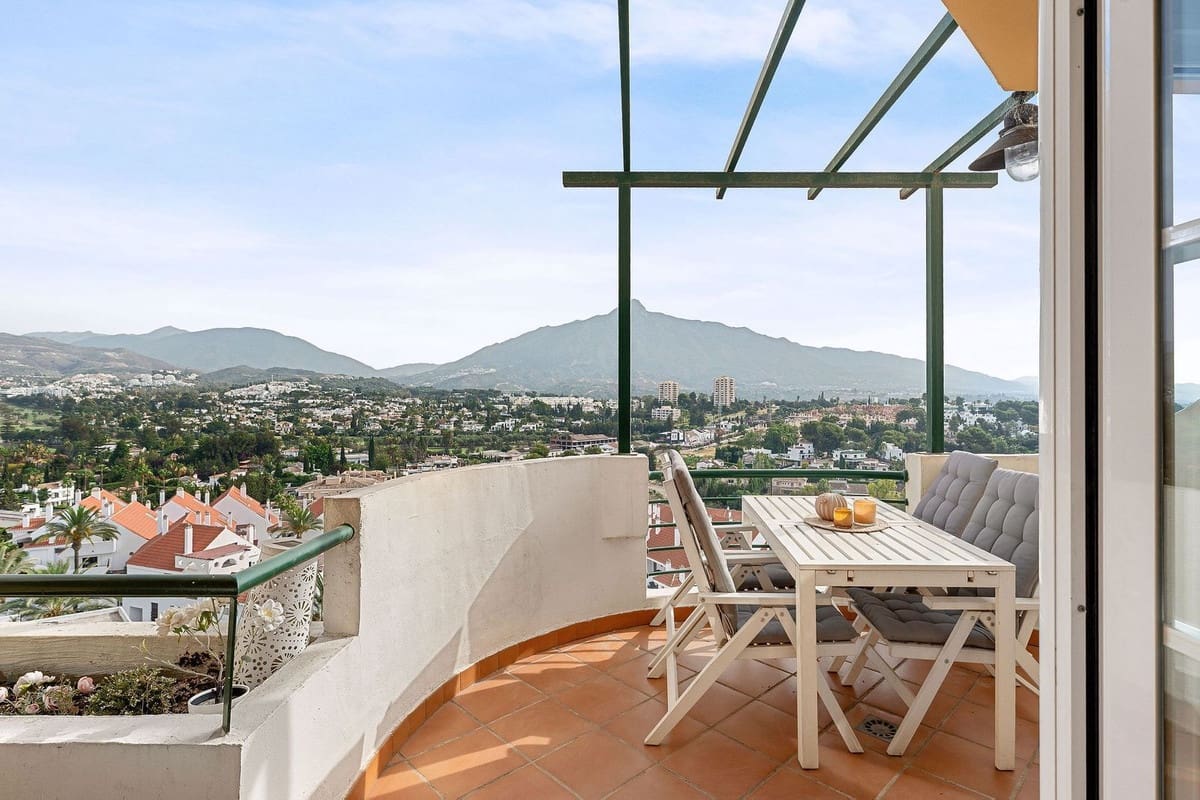 2 sypialnia Apartament na sprzedaż w Nueva Andalucia z basenem garażem - 549 000 € (Ref: 9937259)