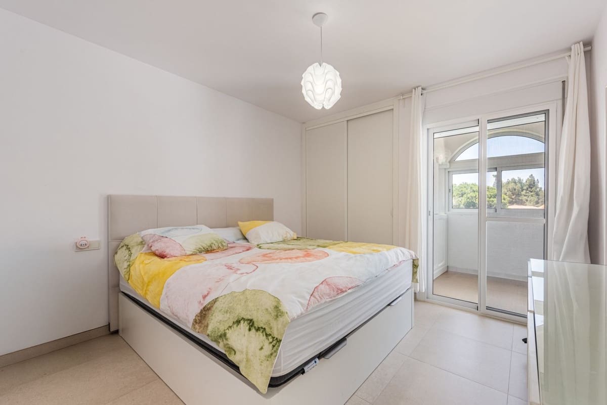 2 Zimmer Apartment zu verkaufen in La Cala de Mijas mit Pool - 390.000 € (Ref: 9937260)