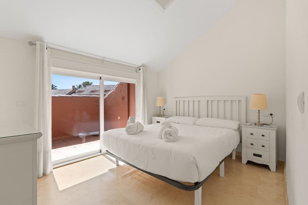 3 Zimmer Apartment zu verkaufen in Estepona mit Pool Garage - 670.000 € (Ref: 9938594)