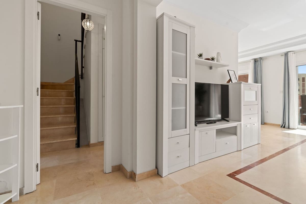 3 Zimmer Apartment zu verkaufen in Estepona mit Pool Garage - 670.000 € (Ref: 9938594)