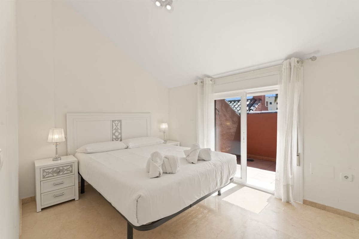 3 Zimmer Apartment zu verkaufen in Estepona mit Pool Garage - 670.000 € (Ref: 9938594)