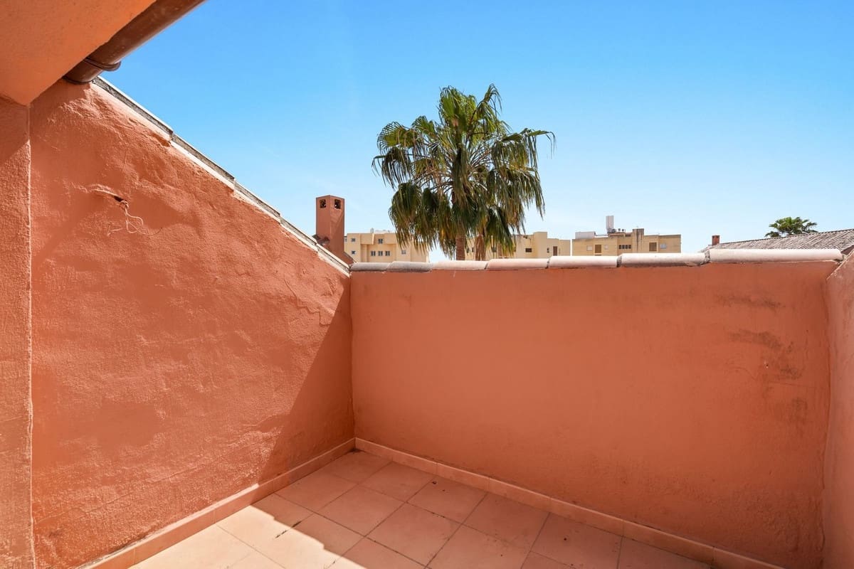 3 Zimmer Apartment zu verkaufen in Estepona mit Pool Garage - 670.000 € (Ref: 9938594)