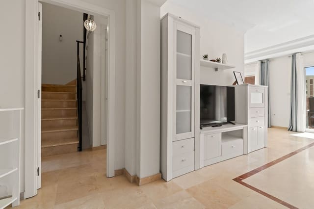3 Zimmer Apartment zu verkaufen in Estepona mit Pool Garage - 670.000 € (Ref: 9938594)
