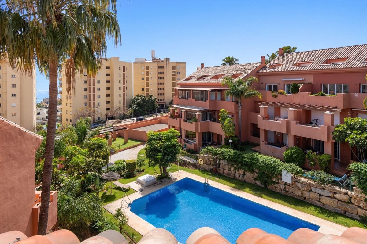 3 Zimmer Apartment zu verkaufen in Estepona mit Pool Garage - 670.000 € (Ref: 9938594)