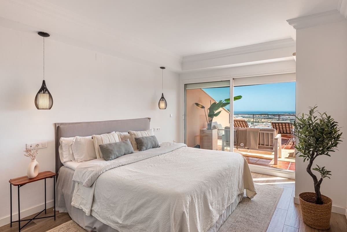 2 sypialnia Apartament na sprzedaż w Nueva Andalucia z basenem garażem - 849 000 € (Ref: 9938762)