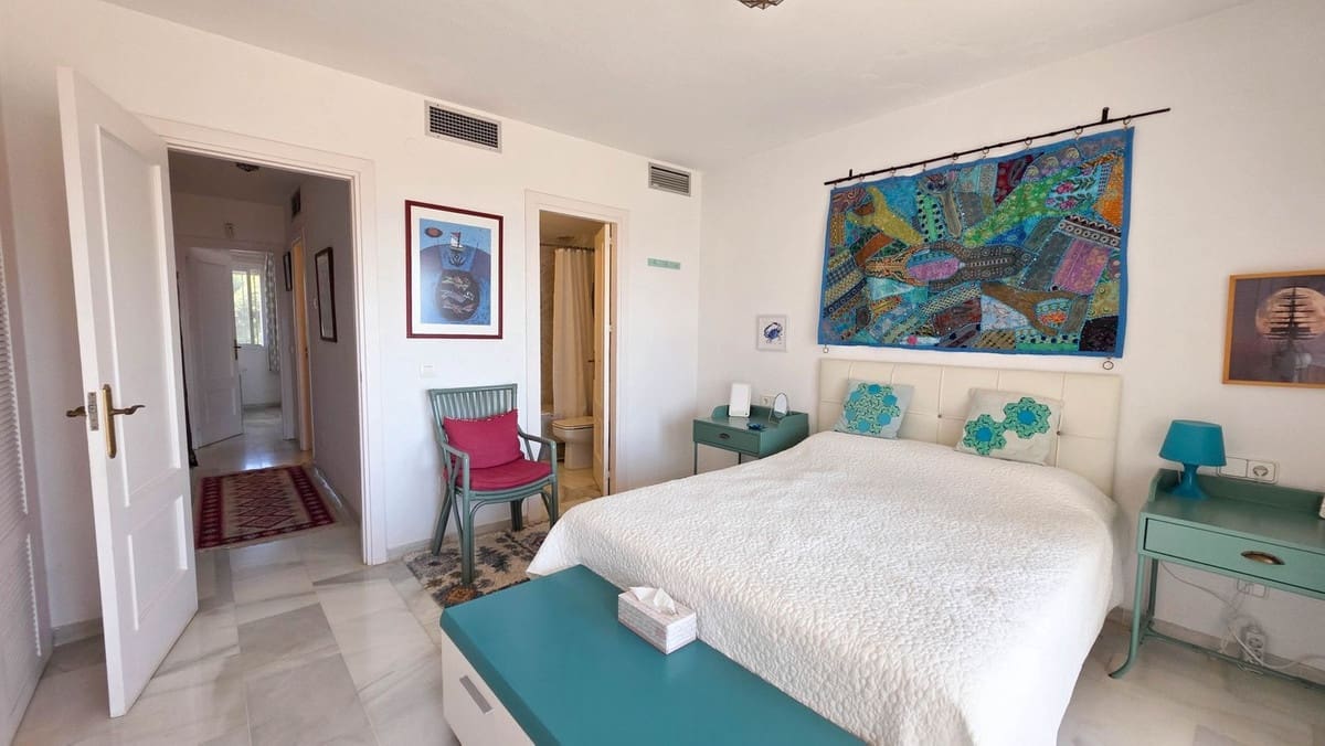 3 quarto Casa em Banda para venda em La Duquesa / Puerto de la Duquesa com piscina garagem - 515 000 € (Ref: 9948860)