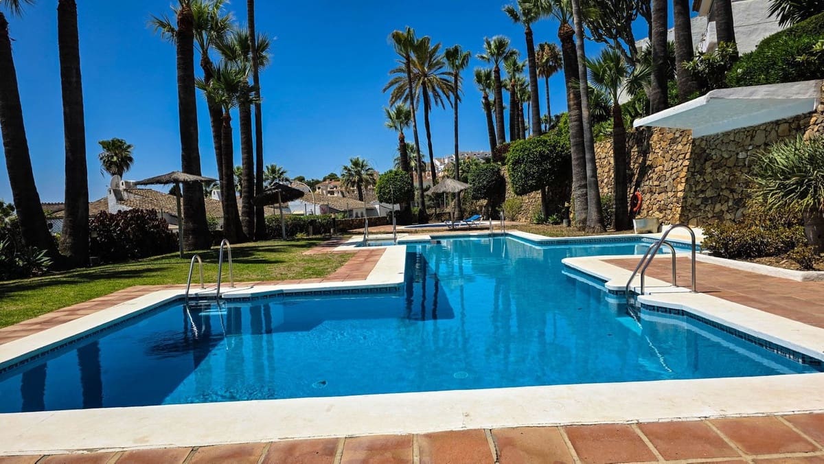 3 quarto Casa em Banda para venda em La Duquesa / Puerto de la Duquesa com piscina garagem - 515 000 € (Ref: 9948860)