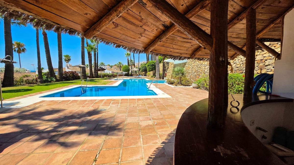 3 quarto Casa em Banda para venda em La Duquesa / Puerto de la Duquesa com piscina garagem - 515 000 € (Ref: 9948860)