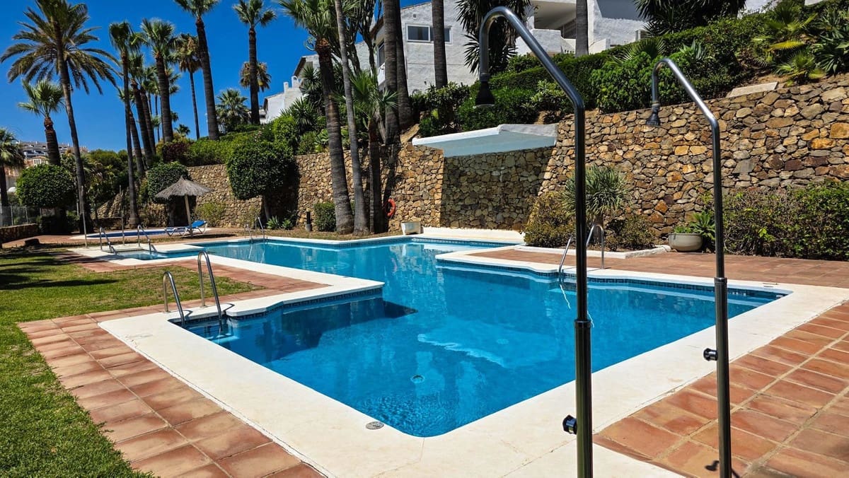 3 quarto Casa em Banda para venda em La Duquesa / Puerto de la Duquesa com piscina garagem - 515 000 € (Ref: 9948860)