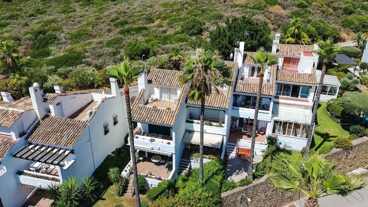 3 quarto Casa em Banda para venda em La Duquesa / Puerto de la Duquesa com piscina garagem - 515 000 € (Ref: 9948860)