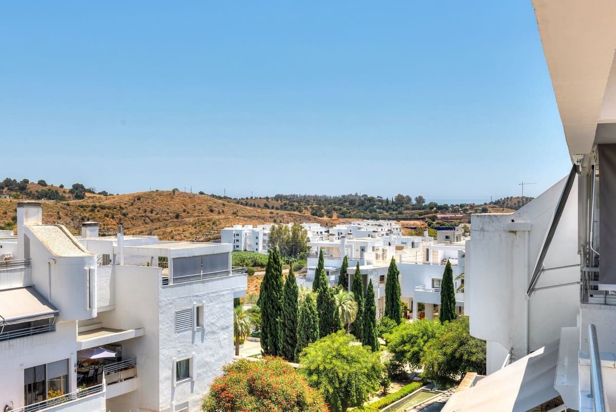 2 soverom Leilighet til salgs i Mijas Costa med svømmebasseng garasje - € 370 000 (Ref: 9948862)