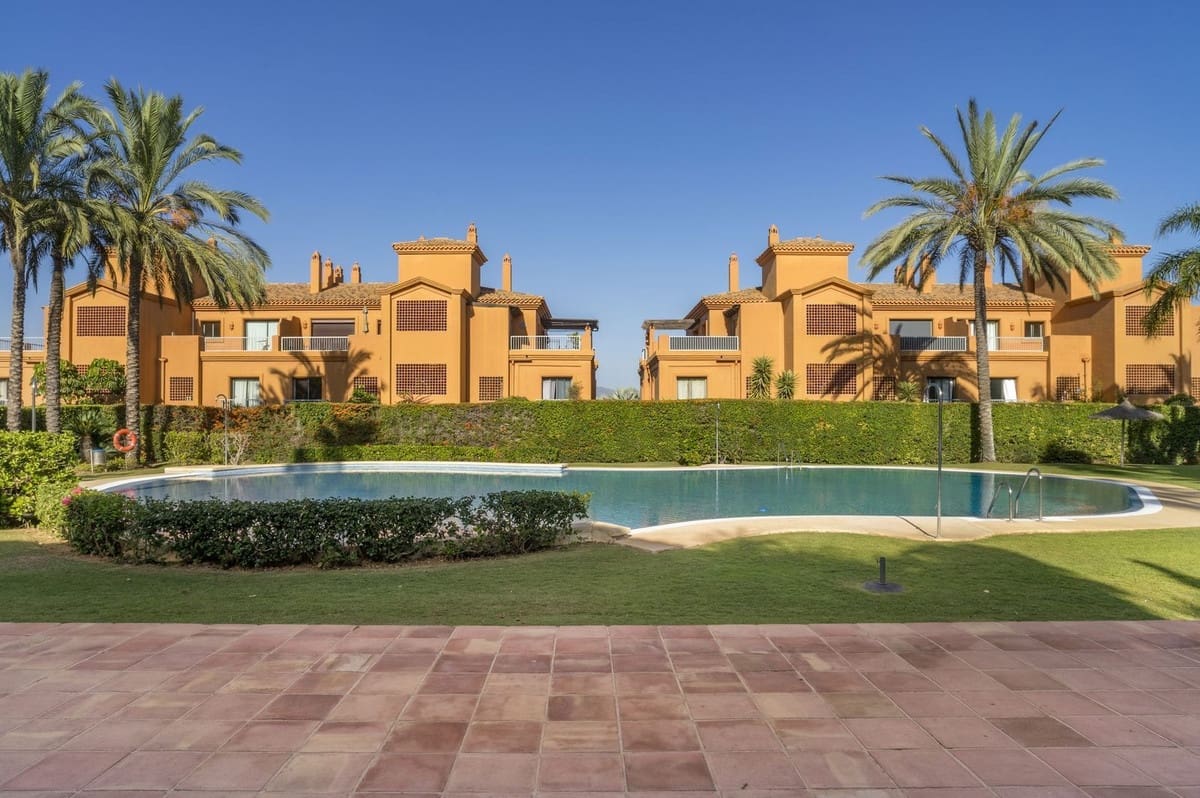 2 sovrum Lägenhet till salu i Estepona med pool garage - 430 000 € (Ref: 9950408)