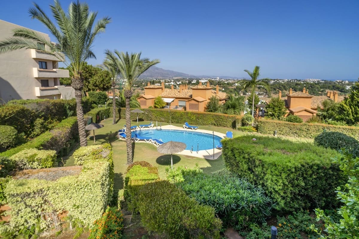 2 sovrum Lägenhet till salu i Estepona med pool garage - 430 000 € (Ref: 9950408)