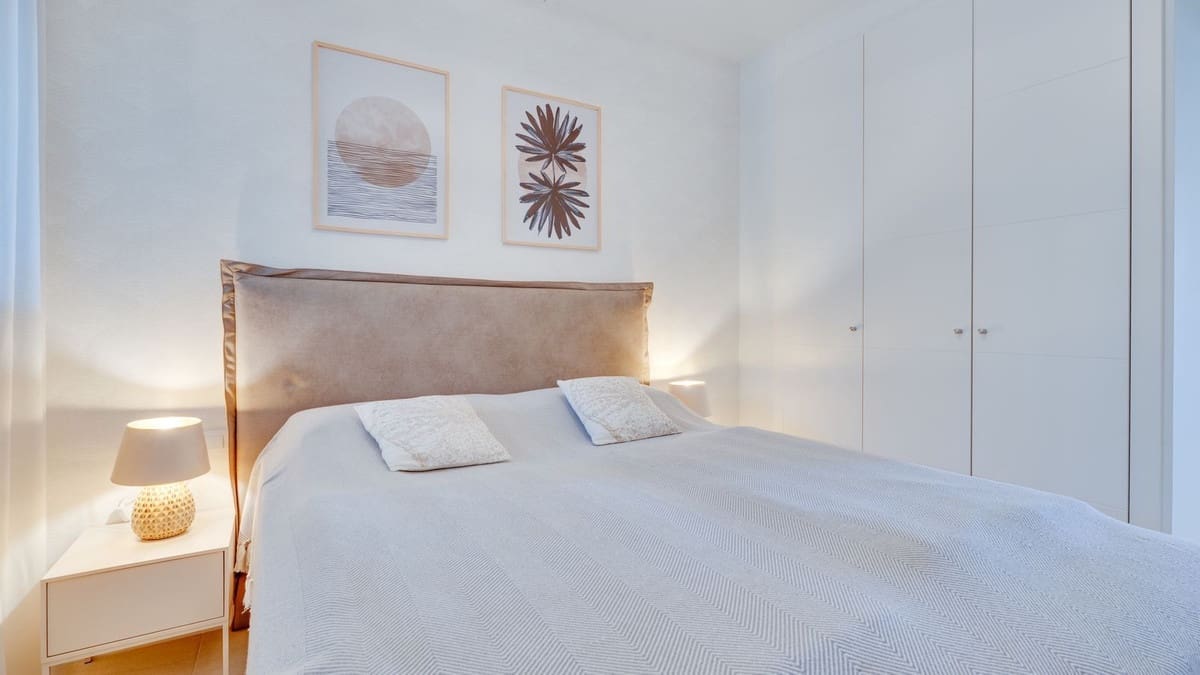 2 sovrum Lägenhet till salu i La Duquesa / Puerto de la Duquesa med pool garage - 450 000 € (Ref: 9950781)