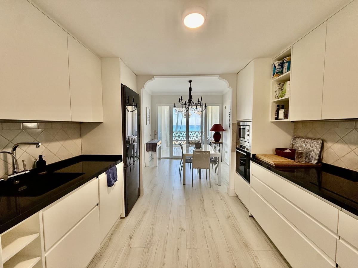 3 slaapkamer Appartement te koop in Bahia de Casares met zwembad garage - € 995.000 (Ref: 9950782)
