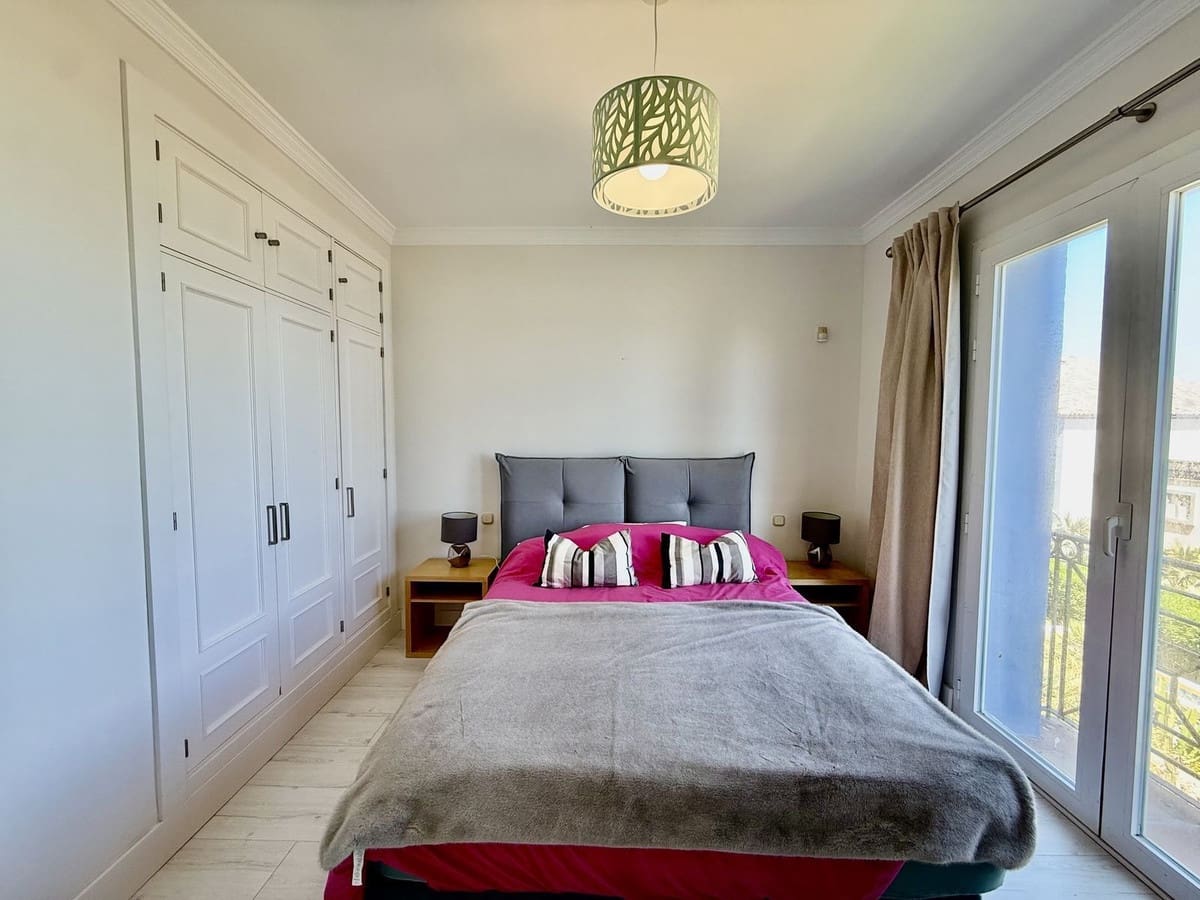 3 slaapkamer Appartement te koop in Bahia de Casares met zwembad garage - € 995.000 (Ref: 9950782)