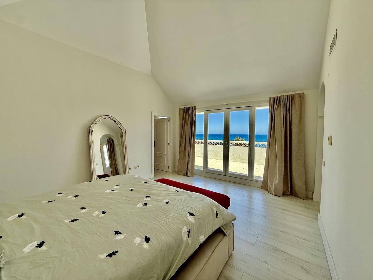 3 slaapkamer Appartement te koop in Bahia de Casares met zwembad garage - € 995.000 (Ref: 9950782)