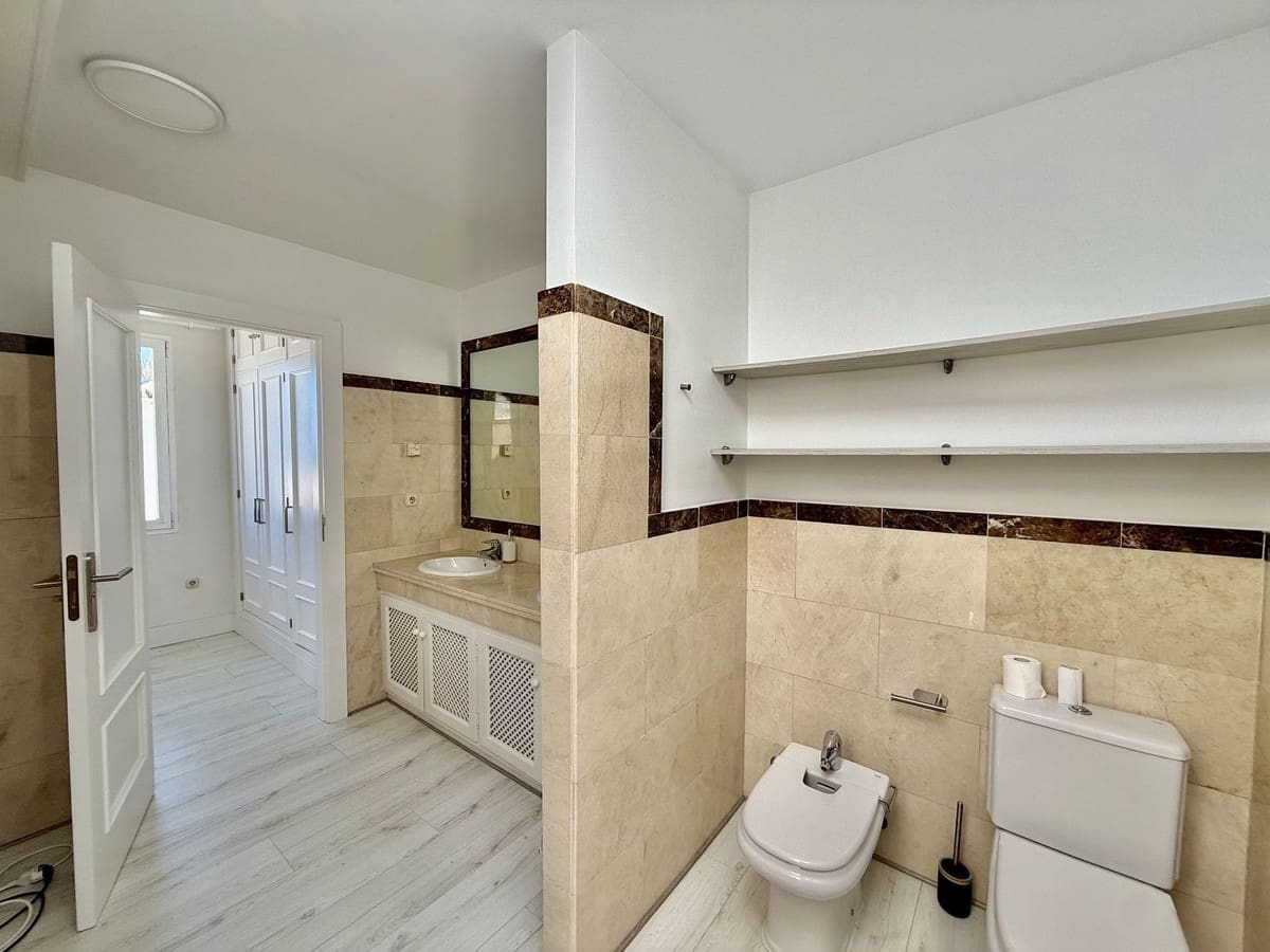 3 slaapkamer Appartement te koop in Bahia de Casares met zwembad garage - € 995.000 (Ref: 9950782)