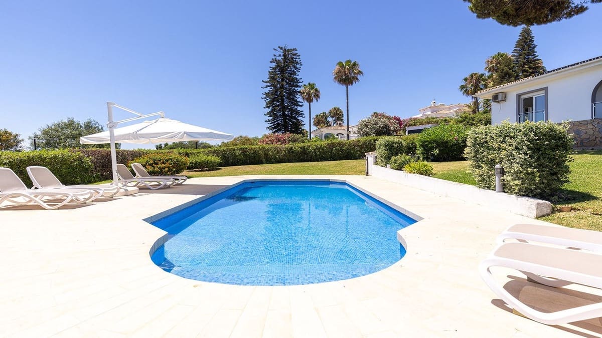 4 bedroom Villa for sale in La Duquesa / Puerto de la Duquesa with pool garage - € 1,100,000 (Ref: 9958453)