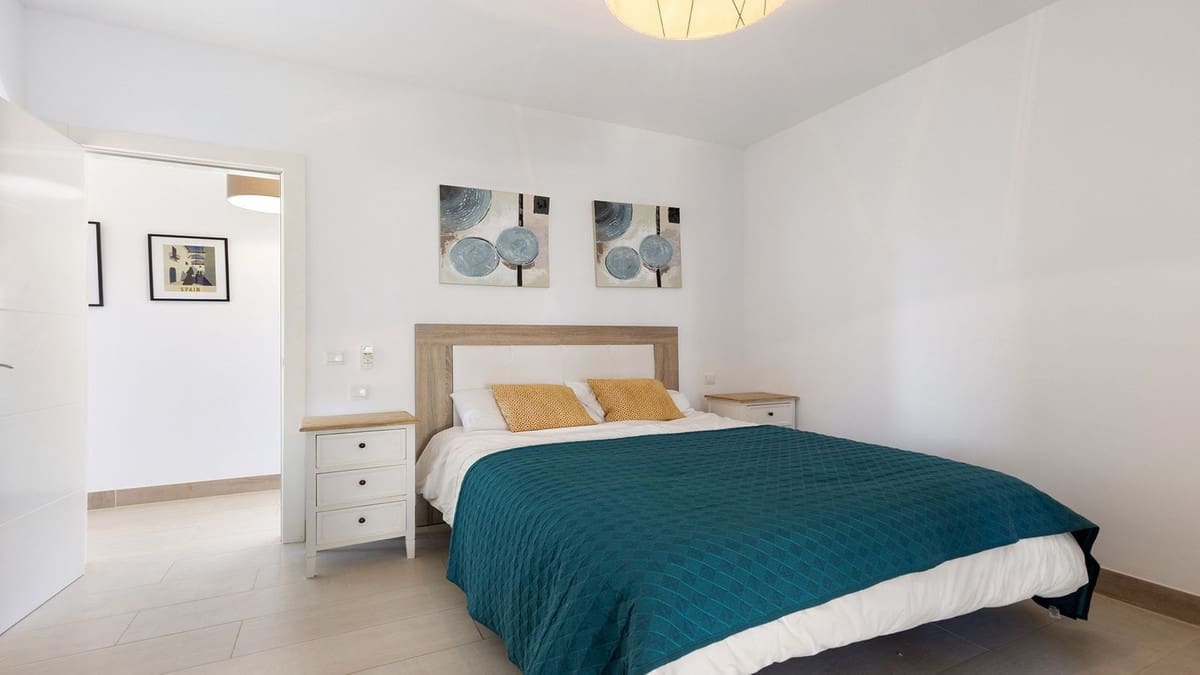 4 bedroom Villa for sale in La Duquesa / Puerto de la Duquesa with pool garage - € 1,100,000 (Ref: 9958453)