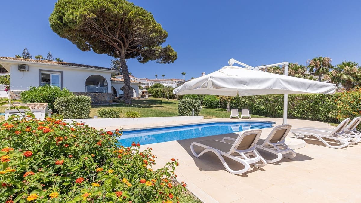 4 bedroom Villa for sale in La Duquesa / Puerto de la Duquesa with pool garage - € 1,100,000 (Ref: 9958453)