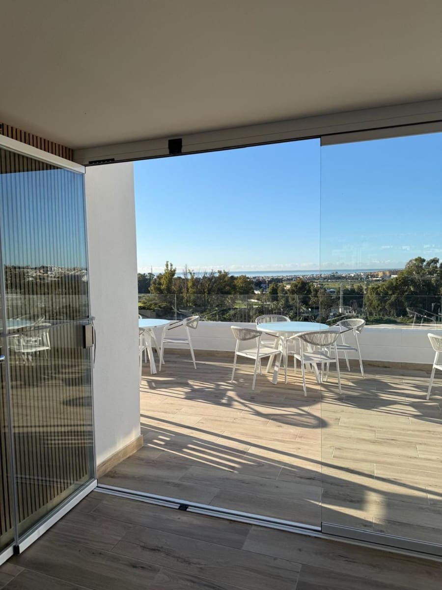 2 soverom Leilighet til salgs i Nueva Andalucia med svømmebasseng garasje - € 515 000 (Ref: 9958454)