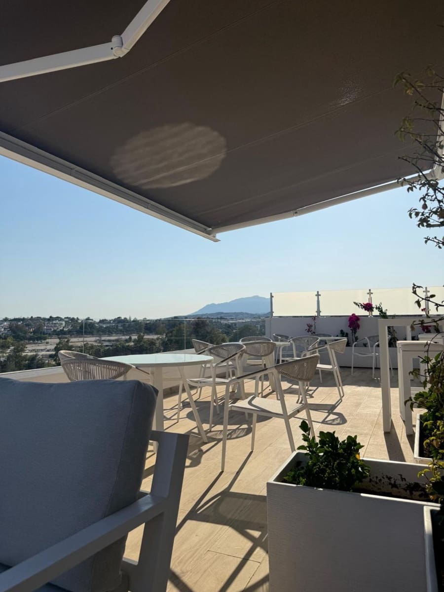 2 soverom Leilighet til salgs i Nueva Andalucia med svømmebasseng garasje - € 515 000 (Ref: 9958454)