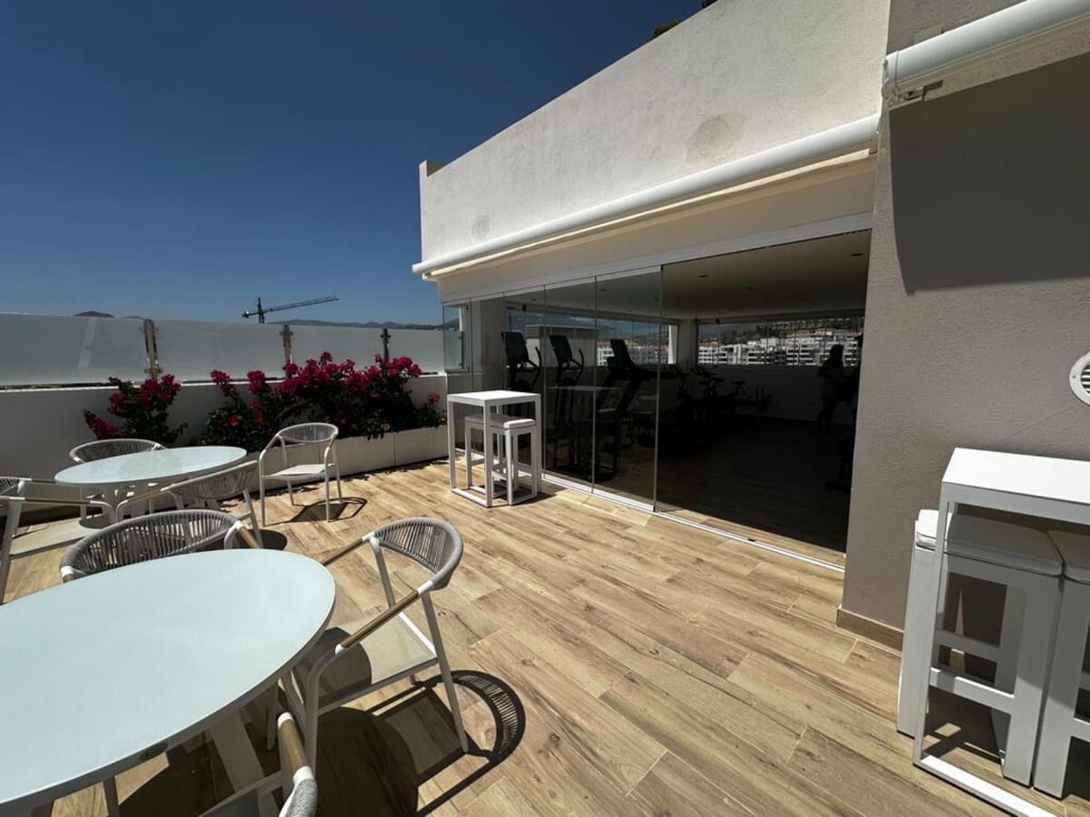 2 soverom Leilighet til salgs i Nueva Andalucia med svømmebasseng garasje - € 515 000 (Ref: 9958454)