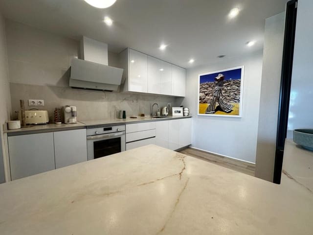 2 soverom Leilighet til salgs i Nueva Andalucia, Marbella med svømmebasseng garasje - € 515 000 (Ref: 9958454)