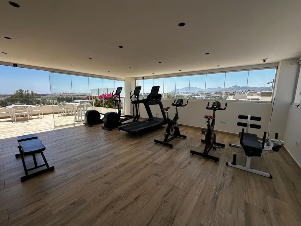 2 soverom Leilighet til salgs i Nueva Andalucia med svømmebasseng garasje - € 515 000 (Ref: 9958454)