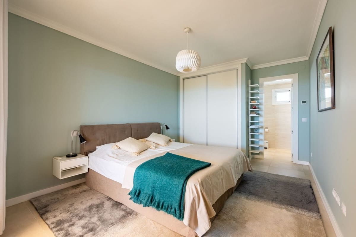 2 slaapkamer Penthouse te koop in San Pedro de Alcantara met garage - € 649.000 (Ref: 9961752)