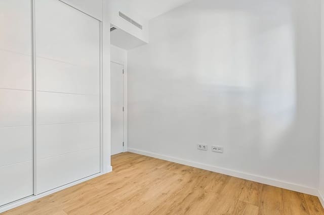 2 soverom Leilighet til salgs i Estepona med svømmebasseng garasje - € 595 000 (Ref: 9964213)
