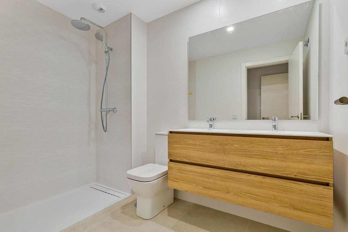 2 bedroom Apartment for sale in Estepona with pool garage - € 595,000 (Ref: 9964213)