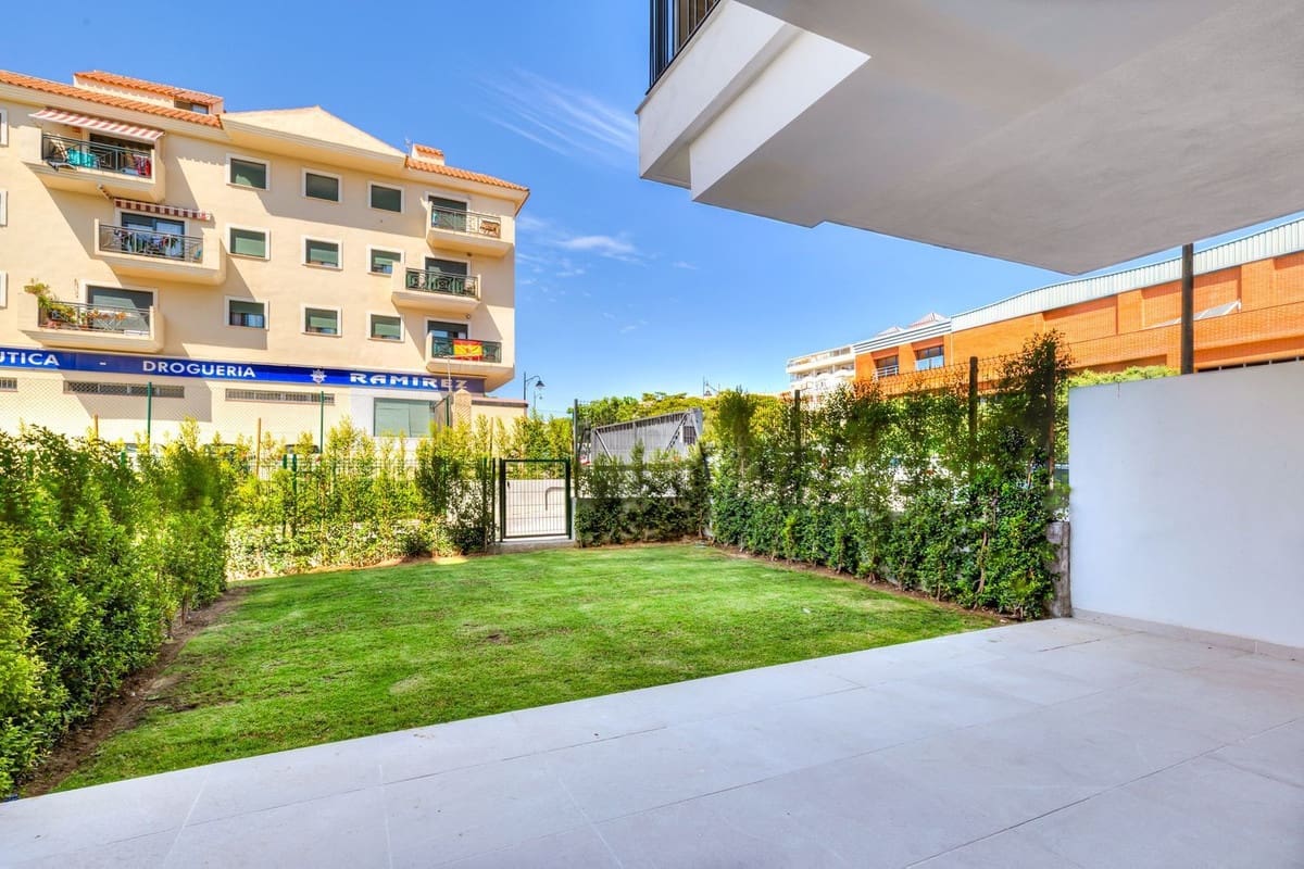 2 bedroom Apartment for sale in Estepona with pool garage - € 595,000 (Ref: 9964213)