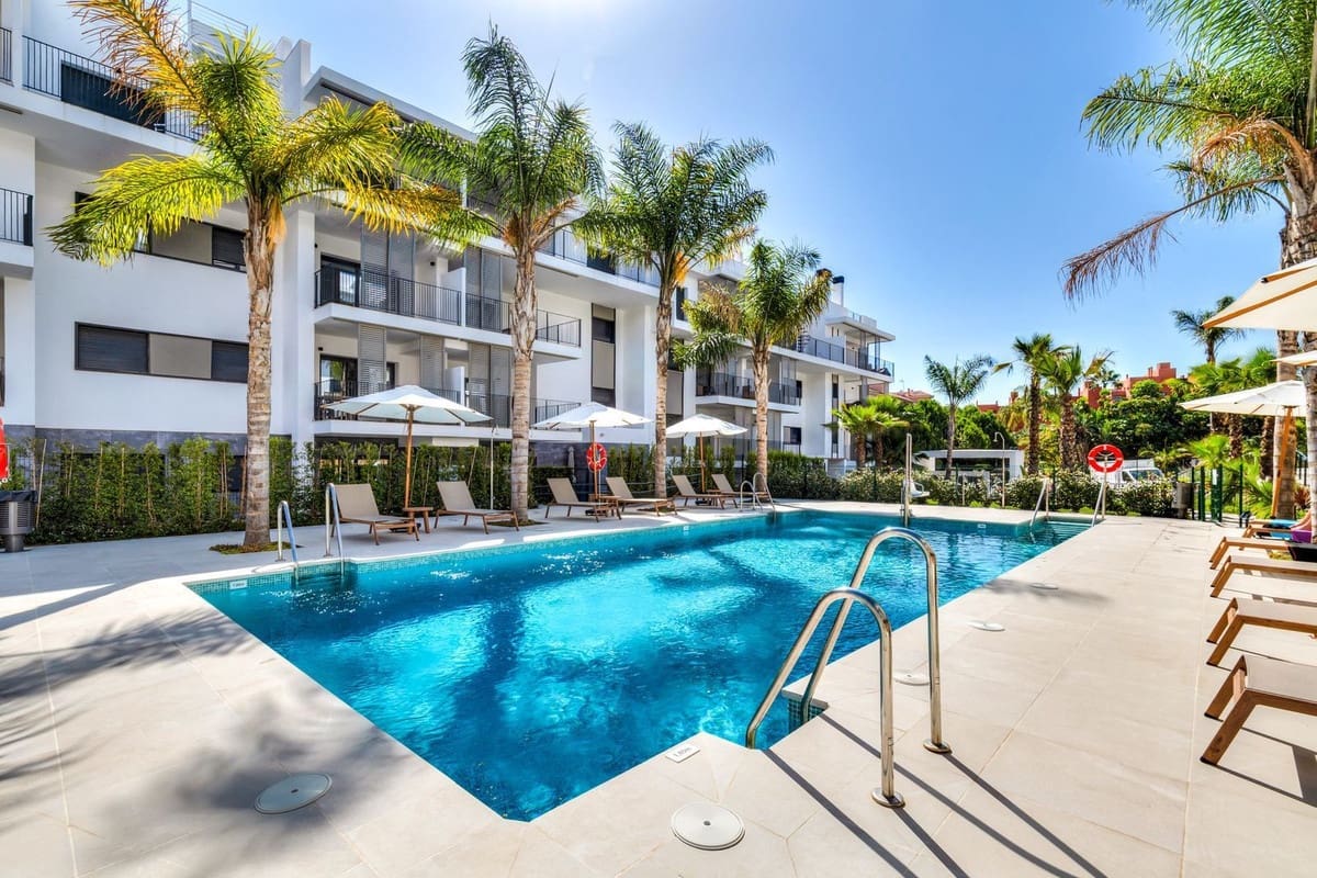 2 bedroom Apartment for sale in Estepona with pool garage - € 595,000 (Ref: 9964213)