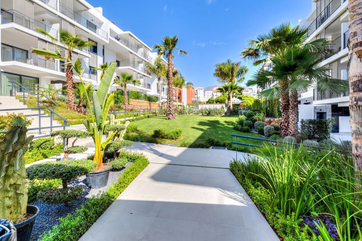 2 bedroom Apartment for sale in Estepona with pool garage - € 595,000 (Ref: 9964213)