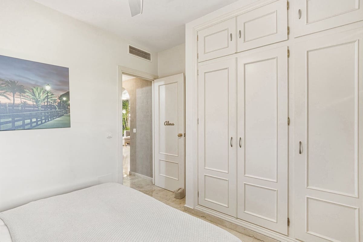 2 soverom Leilighet til salgs i Guadalmina med svømmebasseng garasje - € 449 000 (Ref: 9964368)