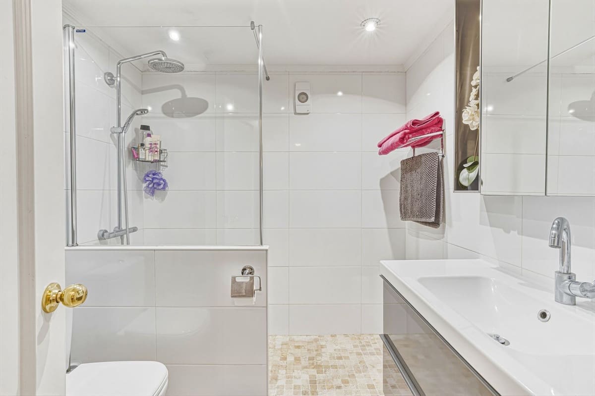 2 soverom Leilighet til salgs i Guadalmina med svømmebasseng garasje - € 449 000 (Ref: 9964368)