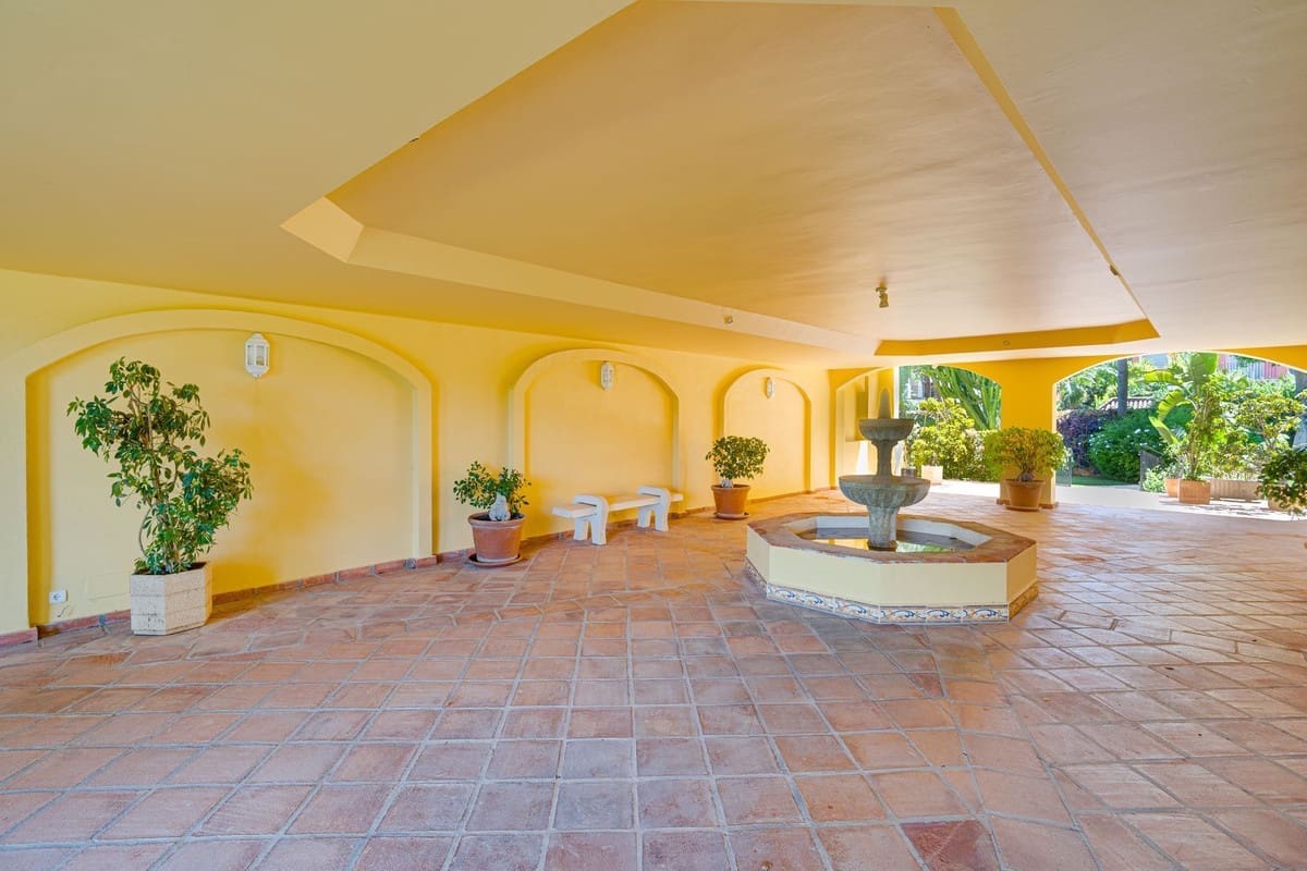 2 soverom Leilighet til salgs i Guadalmina med svømmebasseng garasje - € 449 000 (Ref: 9964368)