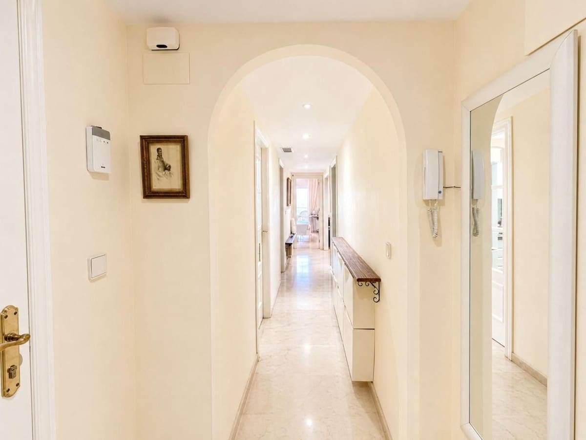 2 slaapkamer Appartement te koop in Guadalmina met zwembad garage - € 300.000 (Ref: 9969093)