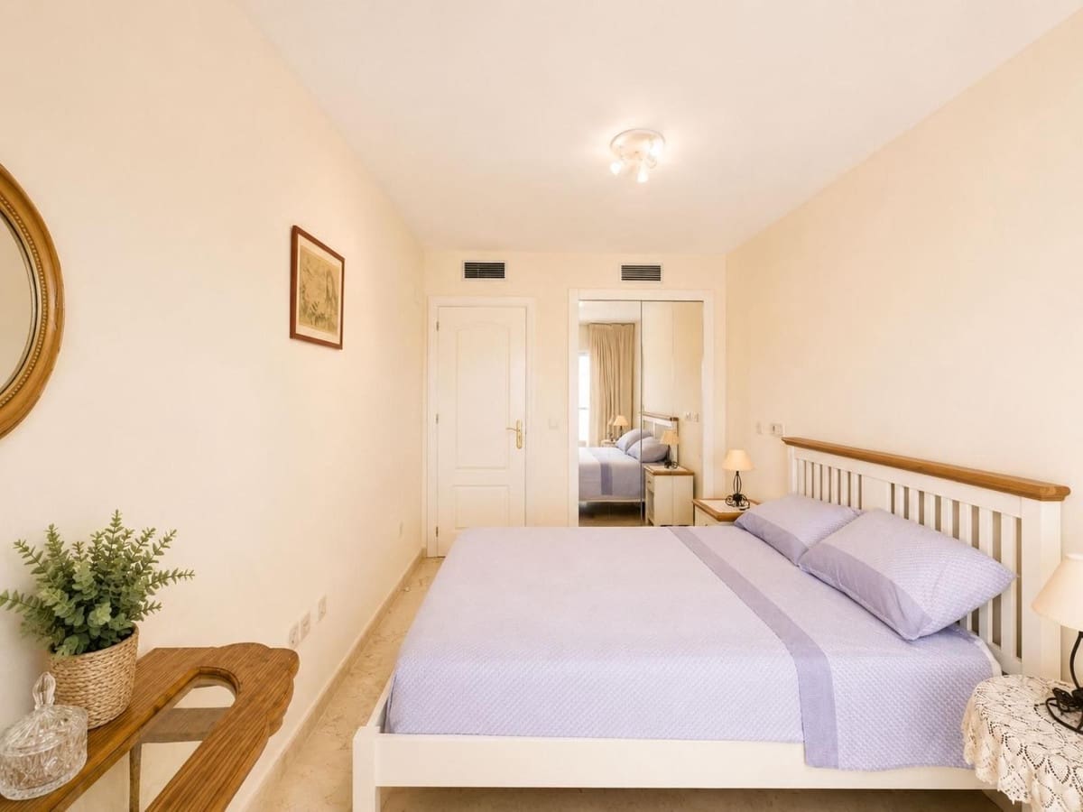 2 slaapkamer Appartement te koop in Guadalmina met zwembad garage - € 300.000 (Ref: 9969093)
