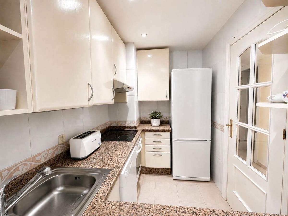 2 slaapkamer Appartement te koop in Guadalmina met zwembad garage - € 300.000 (Ref: 9969093)