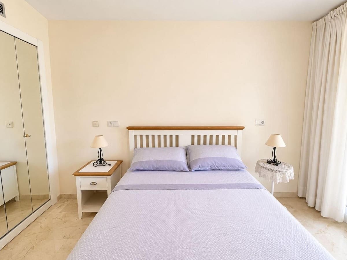 2 slaapkamer Appartement te koop in Guadalmina met zwembad garage - € 300.000 (Ref: 9969093)