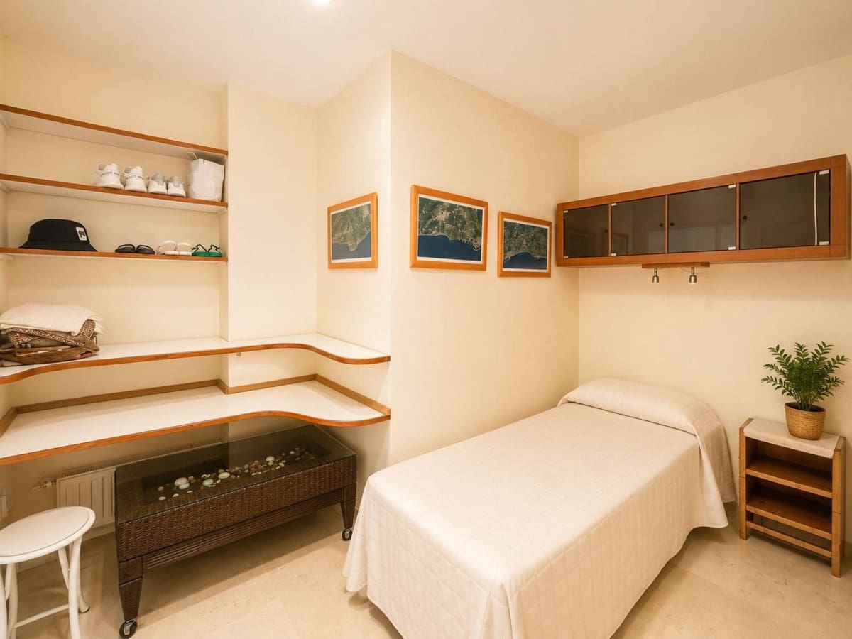 2 slaapkamer Appartement te koop in Guadalmina met zwembad garage - € 300.000 (Ref: 9969093)
