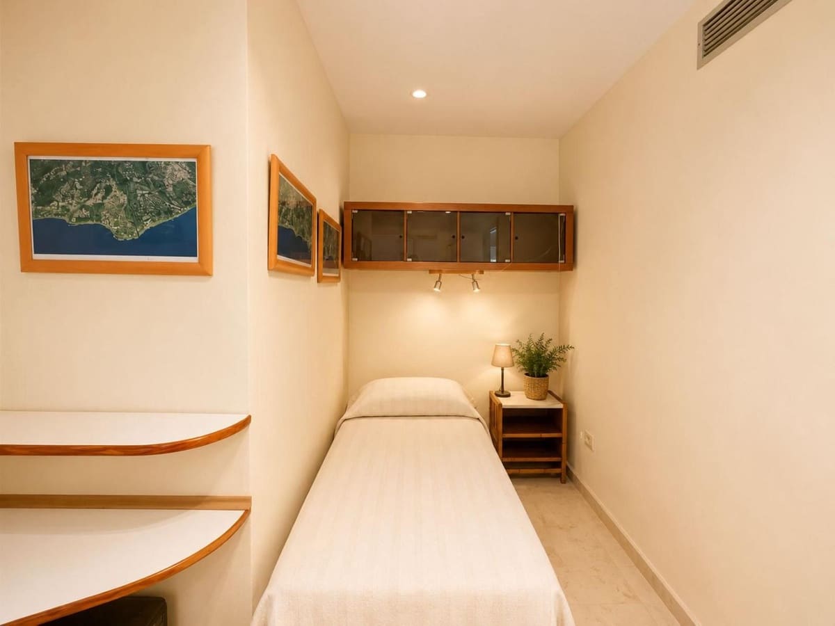 2 slaapkamer Appartement te koop in Guadalmina met zwembad garage - € 300.000 (Ref: 9969093)