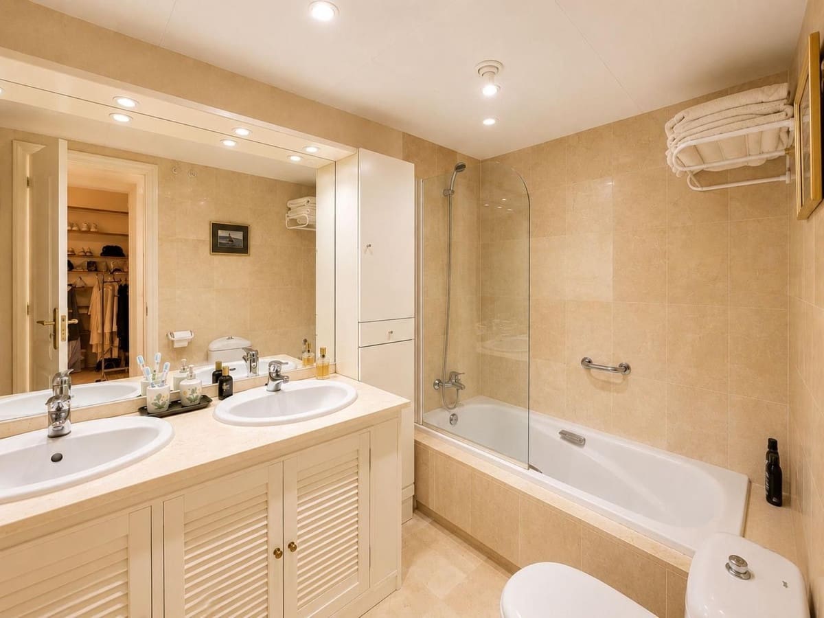 2 slaapkamer Appartement te koop in Guadalmina met zwembad garage - € 300.000 (Ref: 9969093)