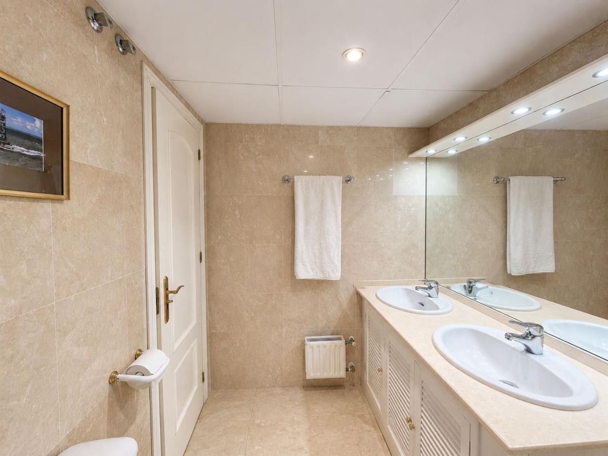 2 slaapkamer Appartement te koop in Guadalmina met zwembad garage - € 300.000 (Ref: 9969093)