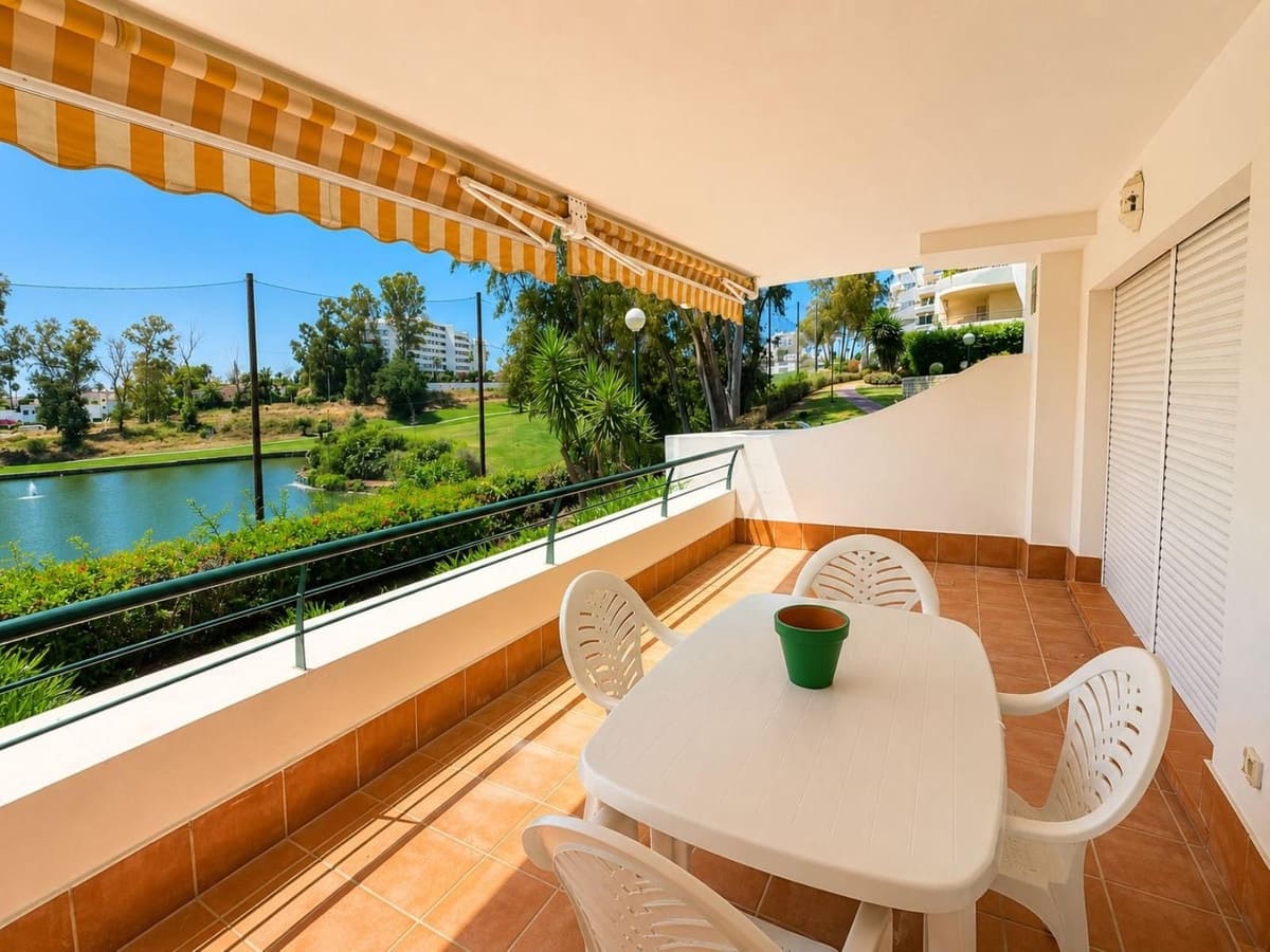 2 slaapkamer Appartement te koop in Guadalmina met zwembad garage - € 300.000 (Ref: 9969093)