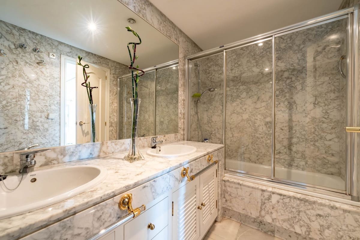 2 slaapkamer Appartement te koop in Marbella met zwembad garage - € 670.000 (Ref: 9970892)