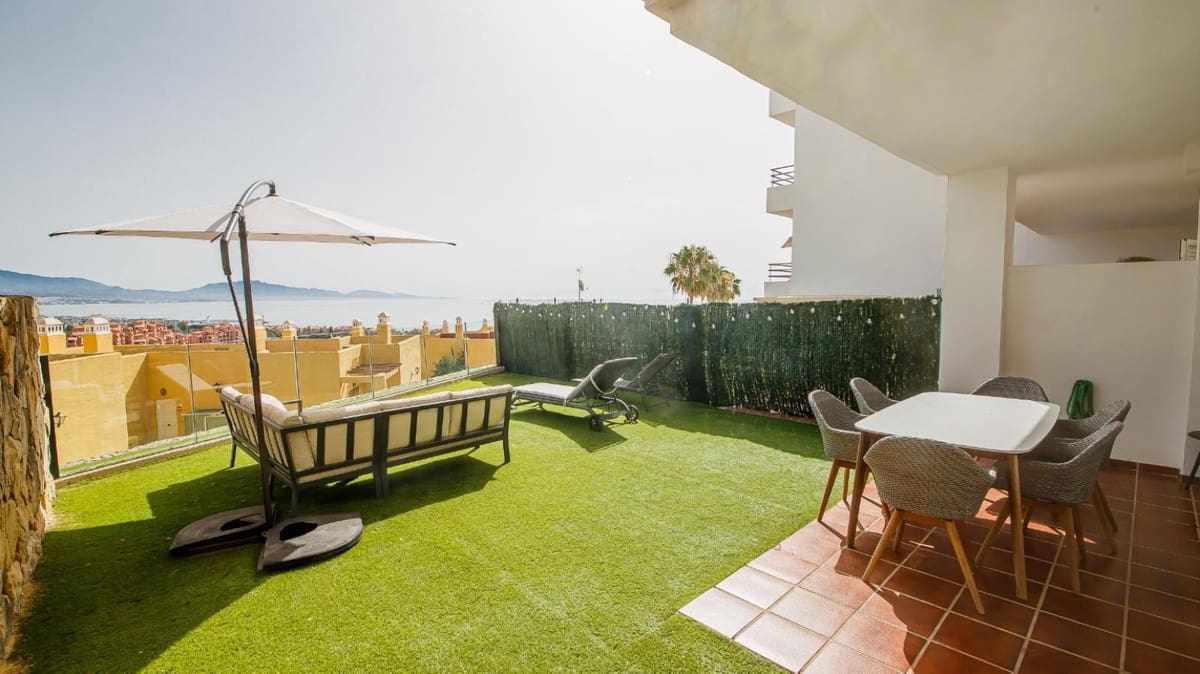 2 sovrum Lägenhet till salu i La Duquesa / Puerto de la Duquesa med pool garage - 325 000 € (Ref: 9974339)